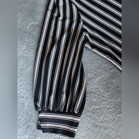 Adrianna Papell Crew Neck 3/4 Sleeve Elastic Cuff Multi Print Keyhole Back Butto - Picture 8 of 8